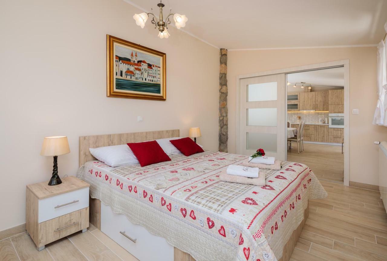Apartmani Oaza Trogir Exteriör bild